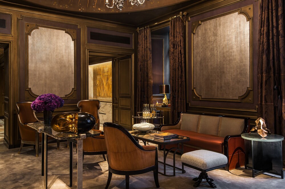 Hotel Lounge