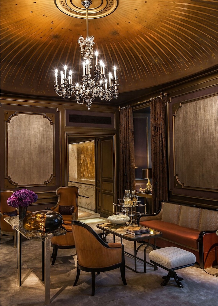 Hotel Lounge