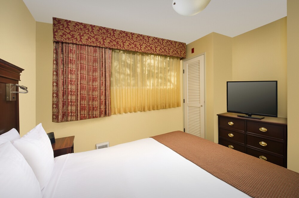 Room, Park Lane Suites and Inn