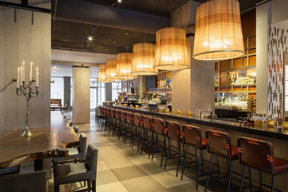 Hotel Bar