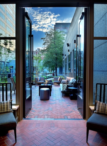 The Logan Philadelphia, Curio Collection by Hilton