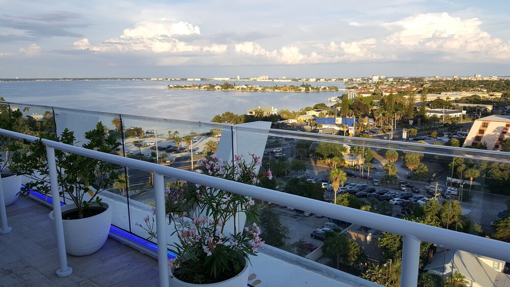 Hotel Lounge