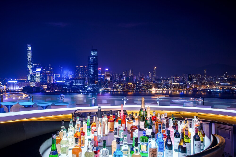 Hotel Bar