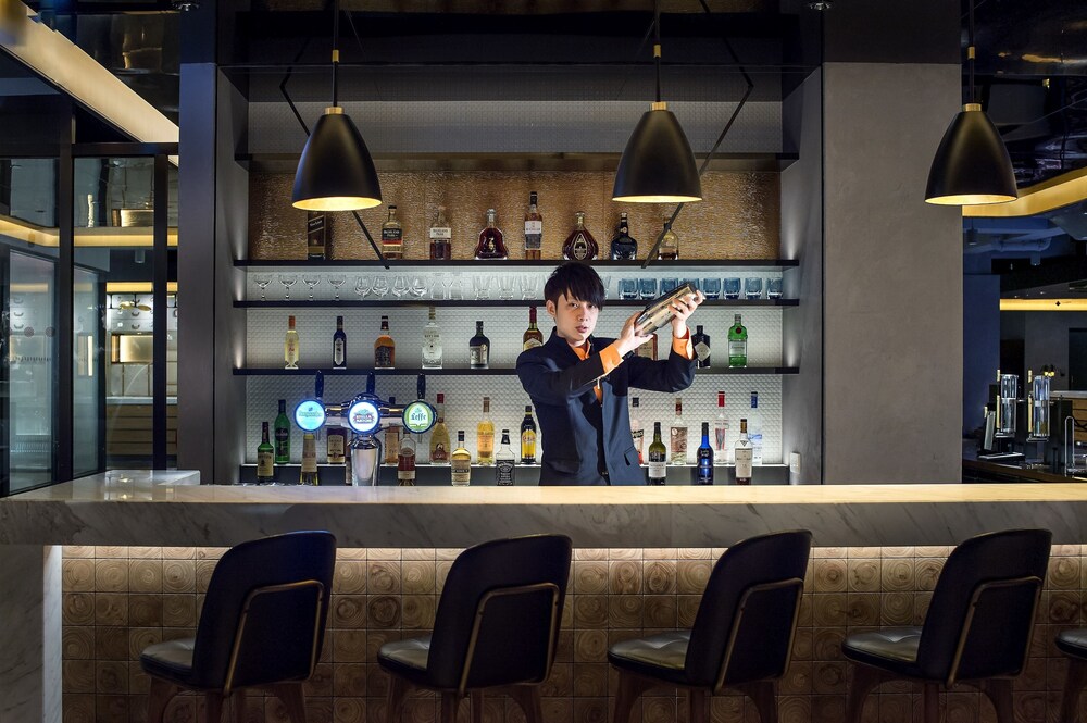 Hotel Bar