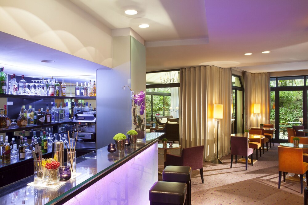 Hotel Bar