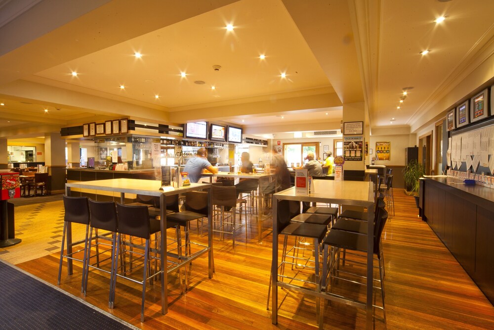 Hotel Bar