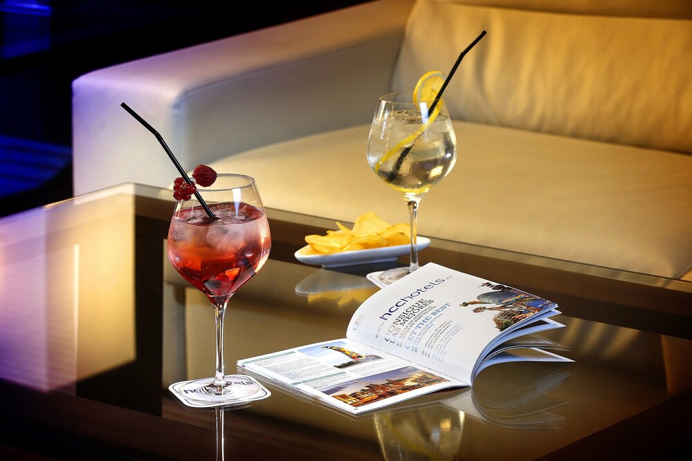 Hotel Bar