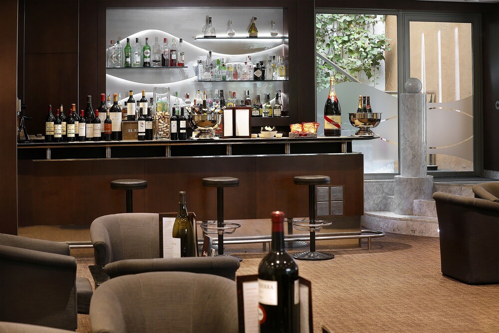 Hotel Bar