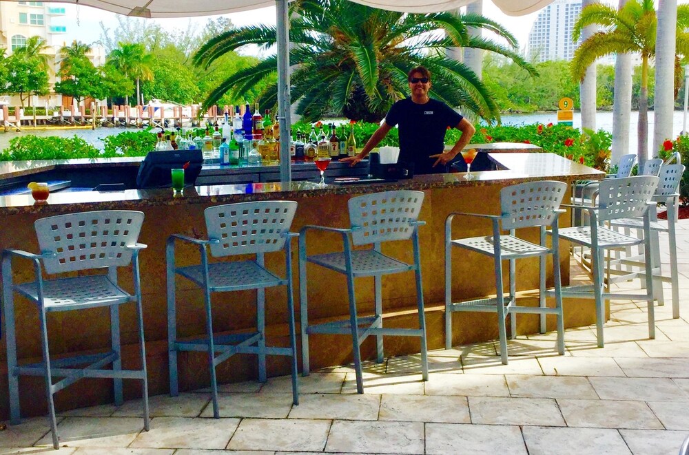 Poolside Bar
