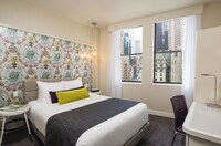 Room (Bronze)