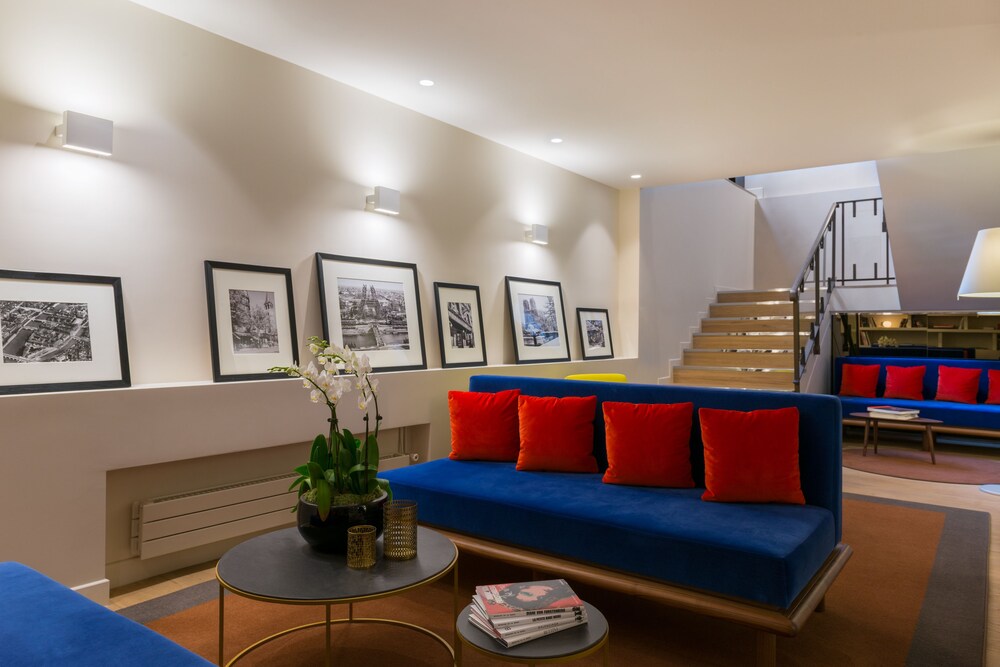 Hotel Lounge