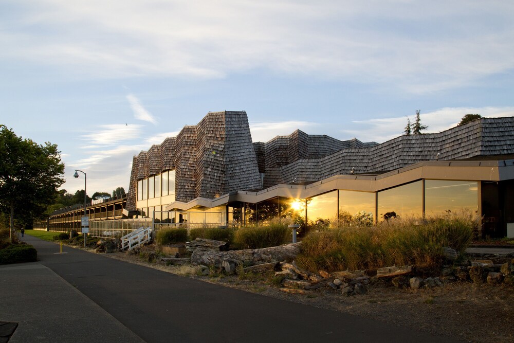 Hotel Front - Evening/Night