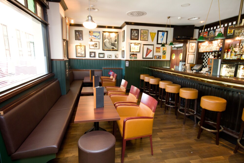 Hotel Bar