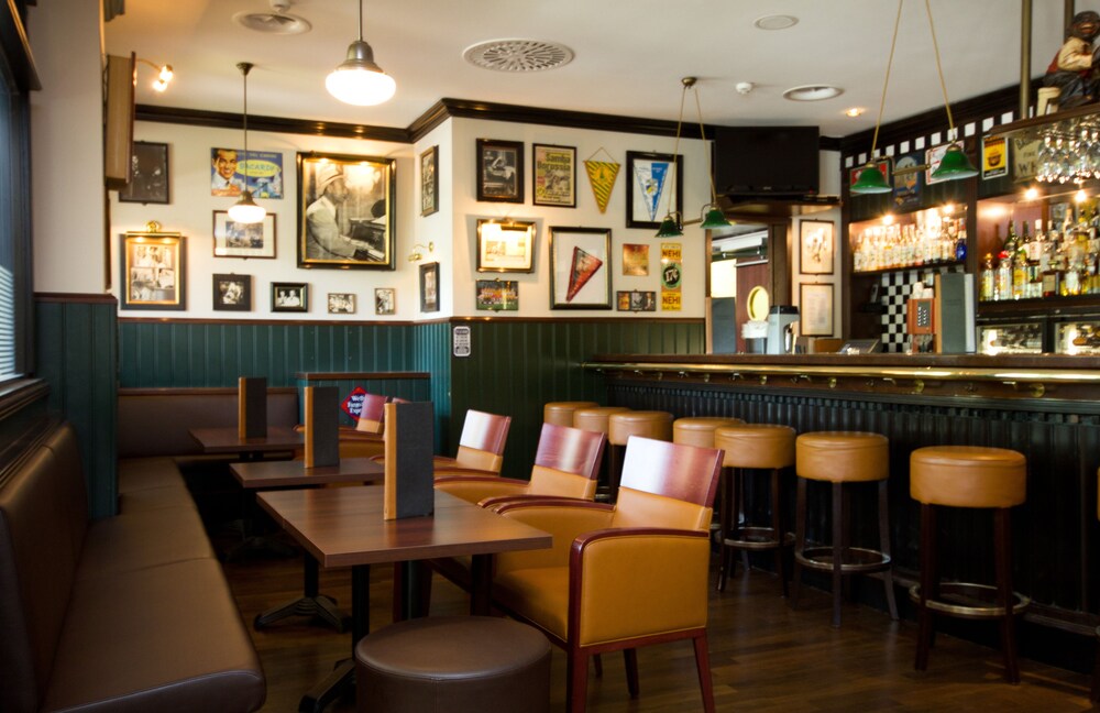Hotel Bar