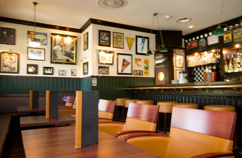 Hotel Bar