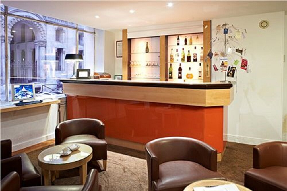 Hotel Bar