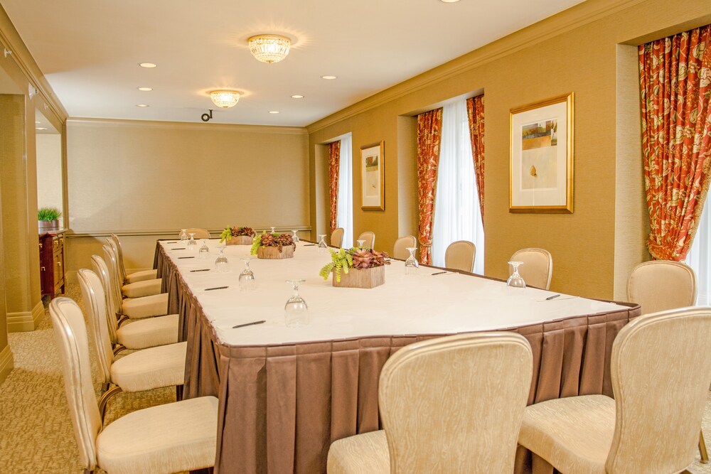 Meeting facility, Mayflower Park Hotel