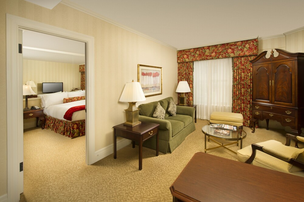 Room, Mayflower Park Hotel