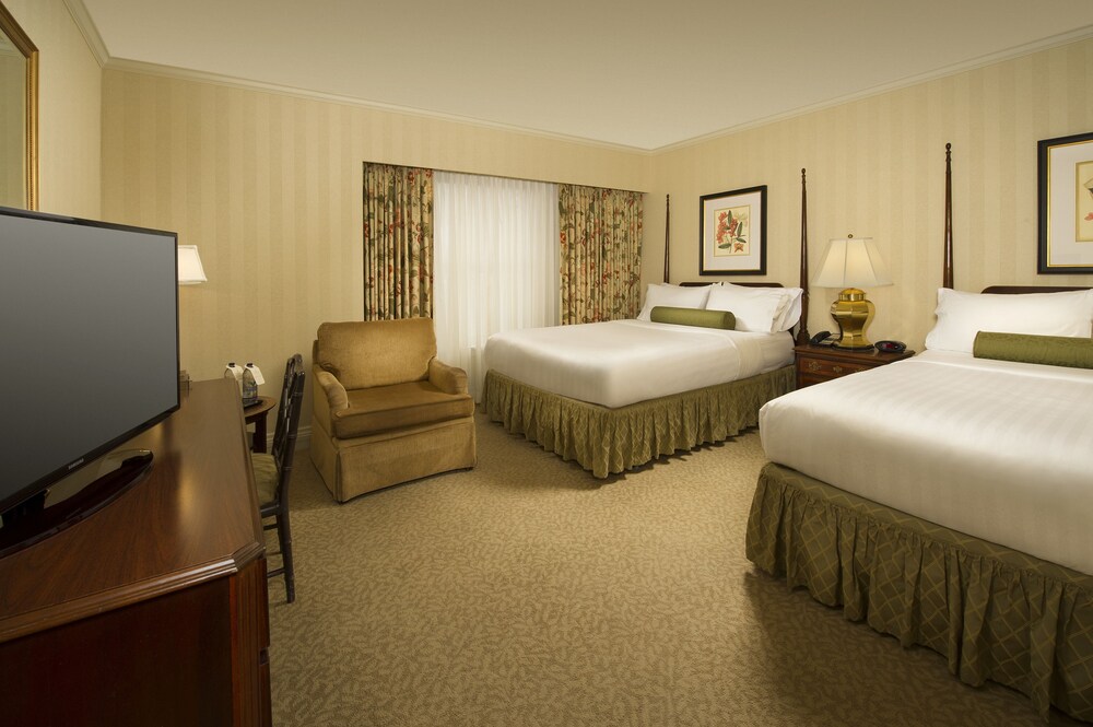 Room, Mayflower Park Hotel