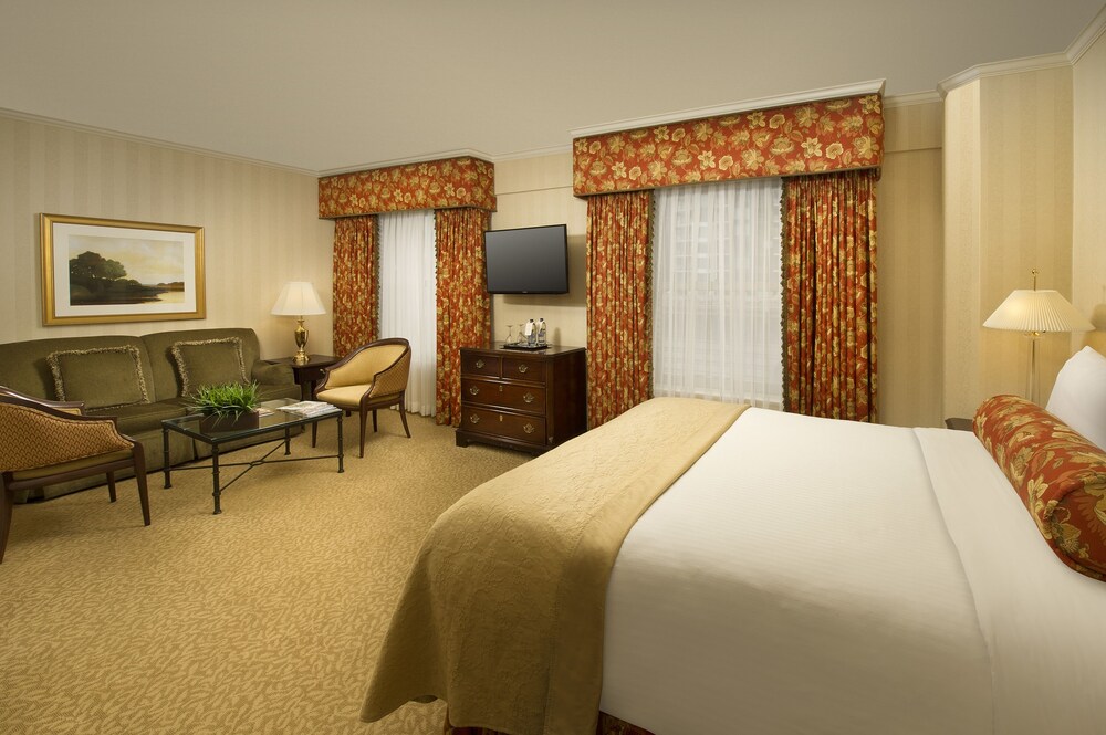 Room, Mayflower Park Hotel