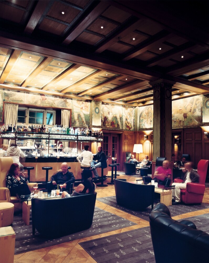 Hotel Bar