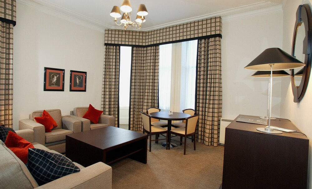 Apartment, 3 Bedrooms - Living Room
