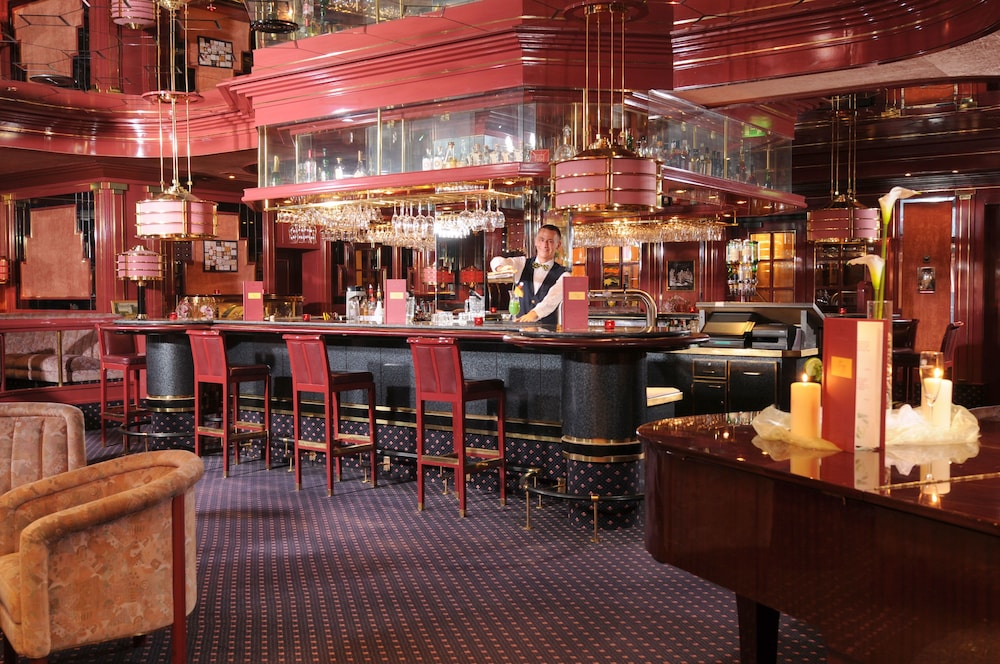 Hotel Bar
