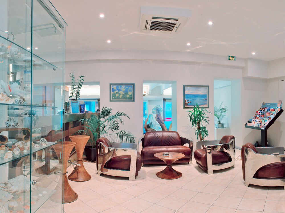 Hotel Lounge