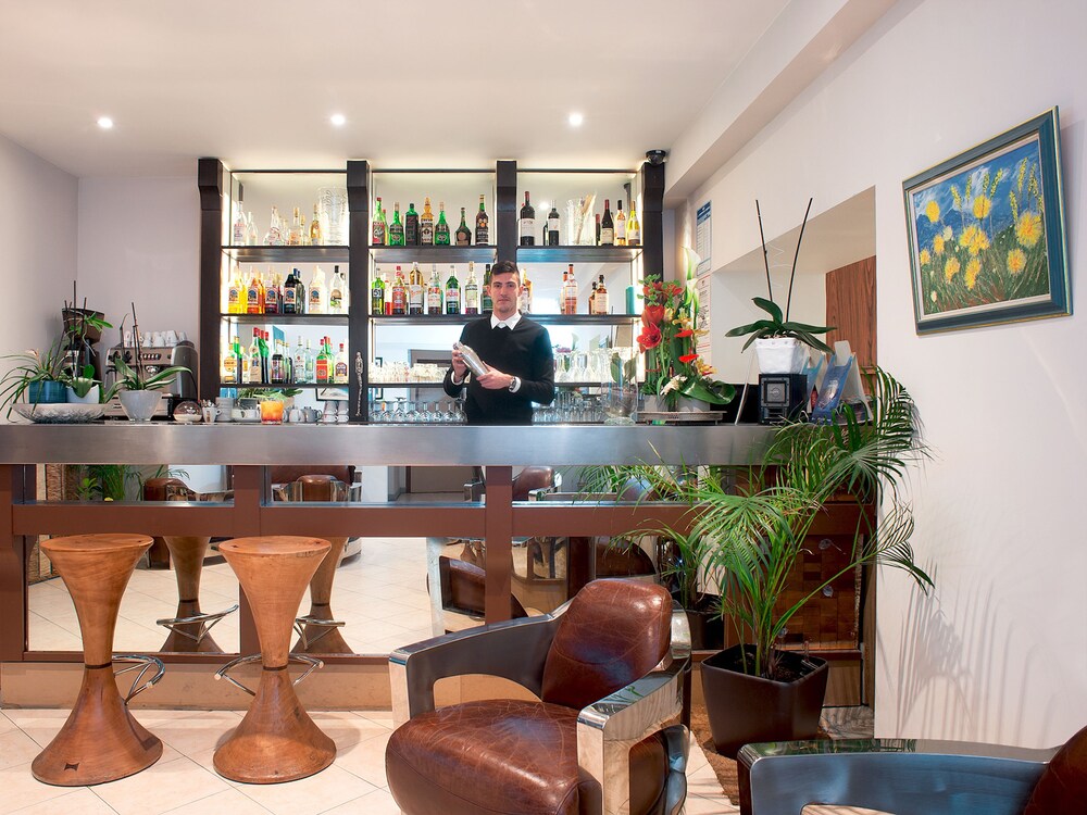 Hotel Bar