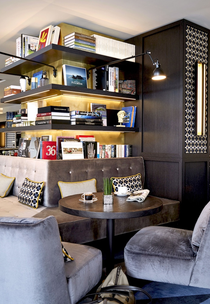 Hotel Lounge