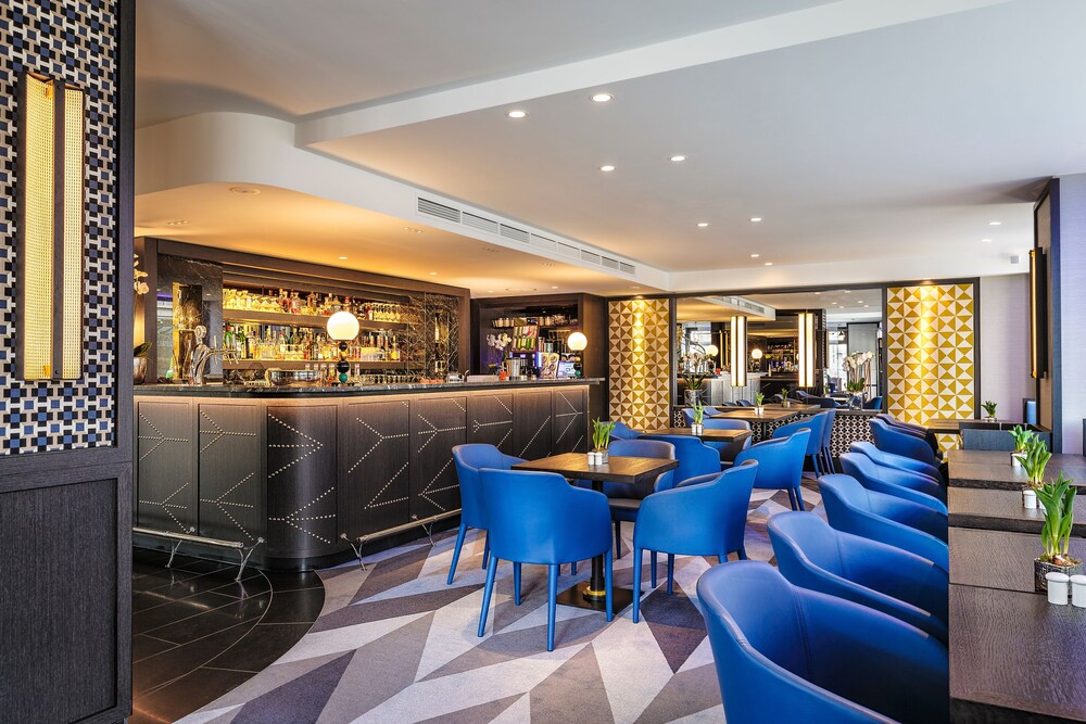 Hotel Bar