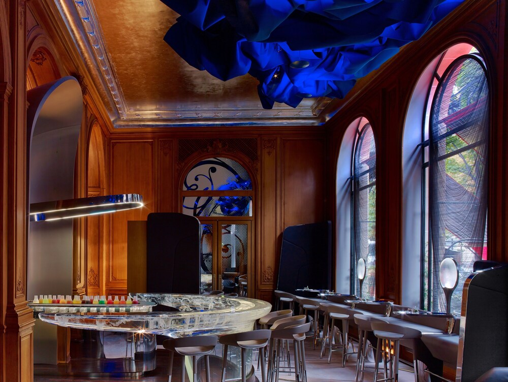 Hotel Bar