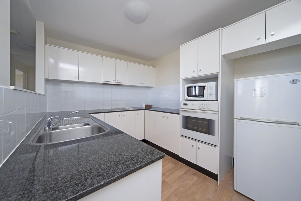 Two Bedroom Lakeside - In-Room Kitchen