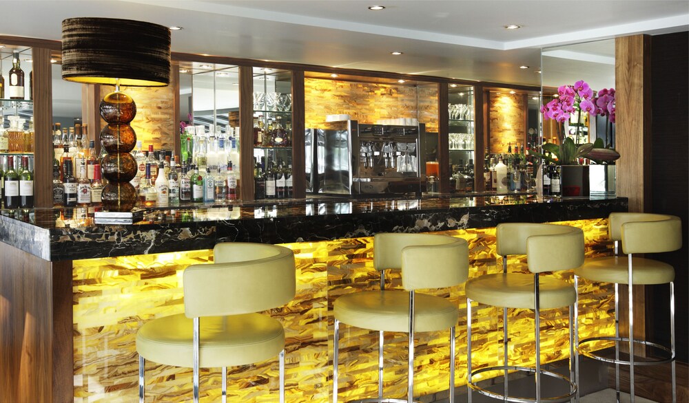 Hotel Lounge