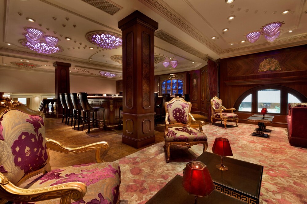 Hotel Bar