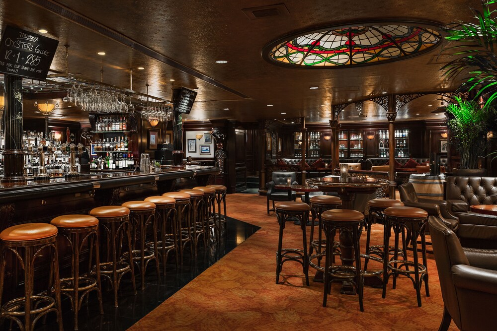 Hotel Bar