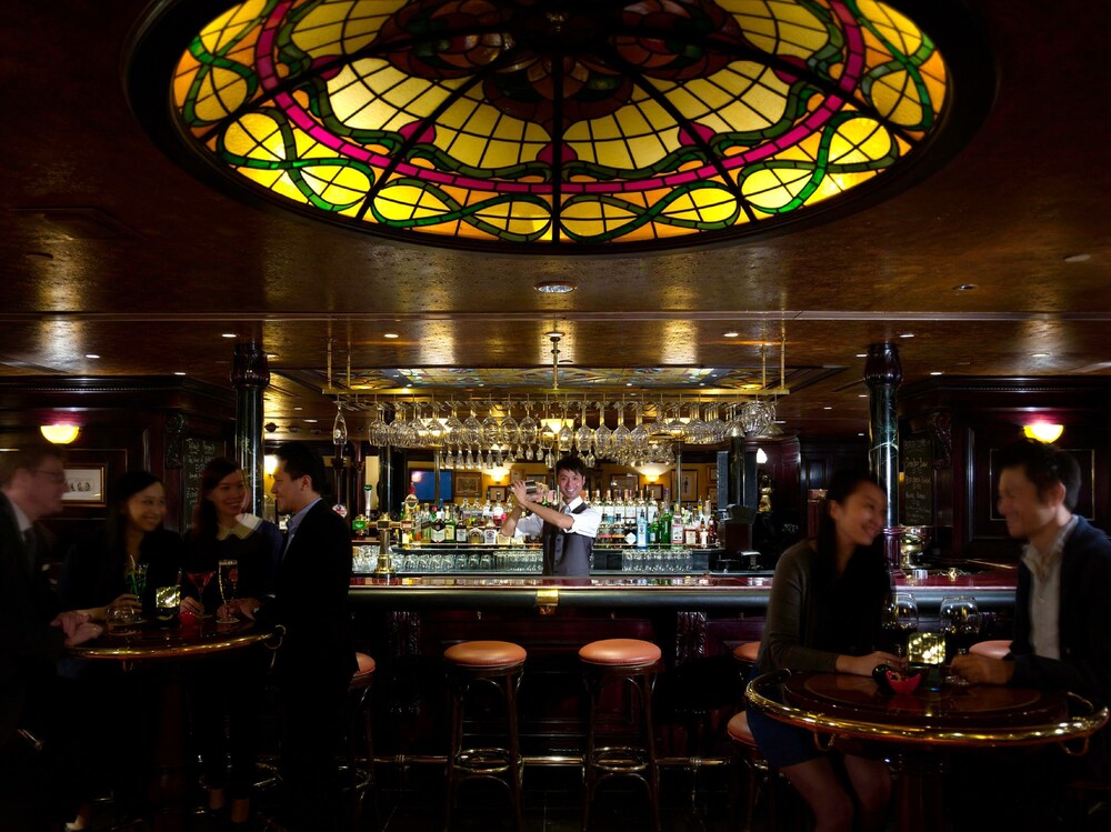 Hotel Bar