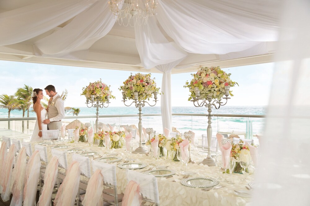 Outdoor wedding area, Wyndham Alltra Cancun All Inclusive Resort