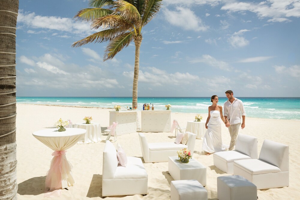 Outdoor banquet area, Wyndham Alltra Cancun All Inclusive Resort