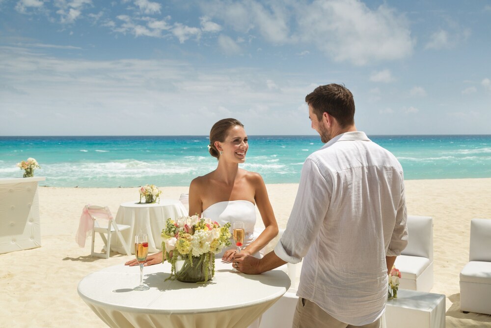 Outdoor banquet area, Wyndham Alltra Cancun All Inclusive Resort