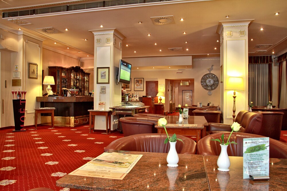 Hotel Bar