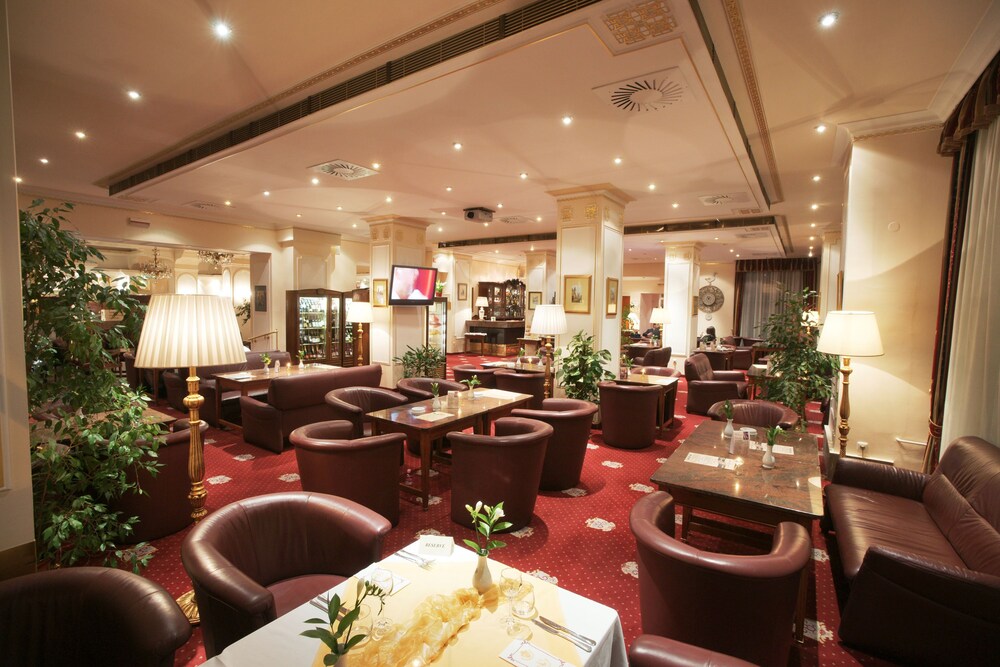 Hotel Bar