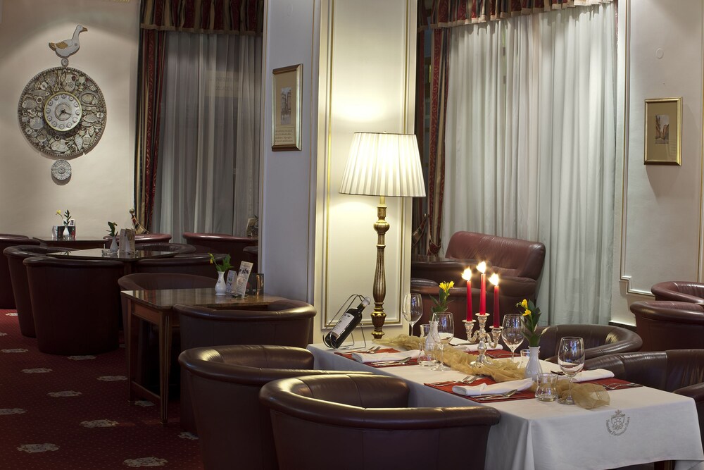 Hotel Bar