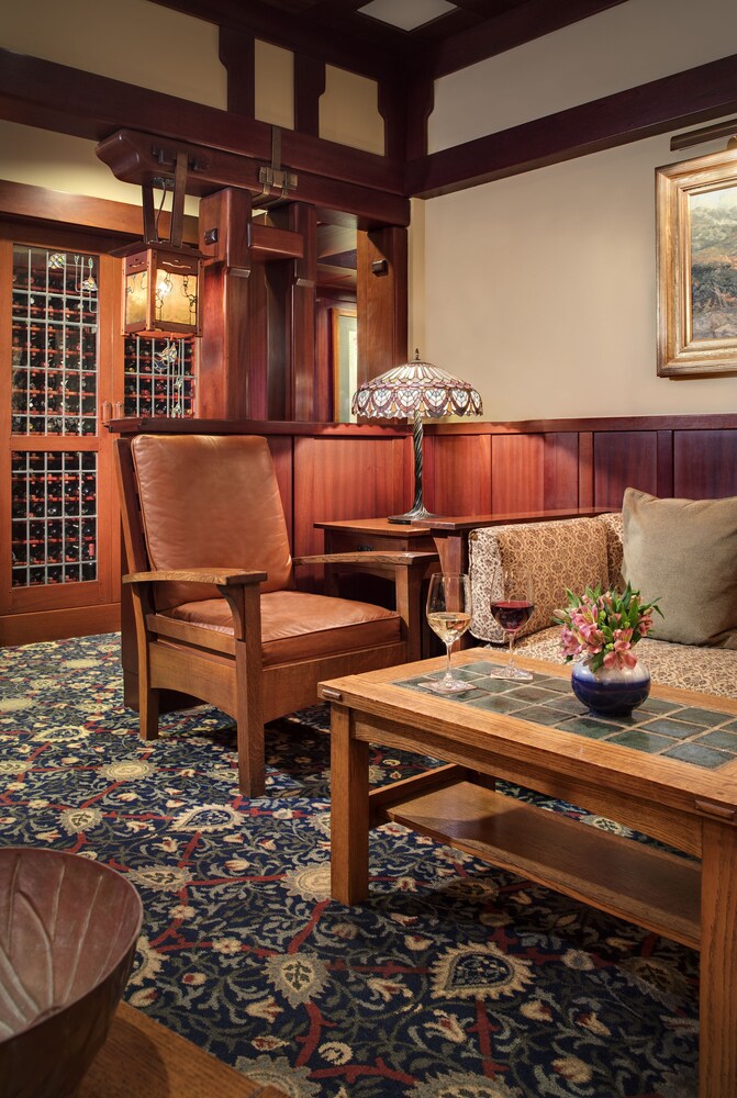 Hotel Bar