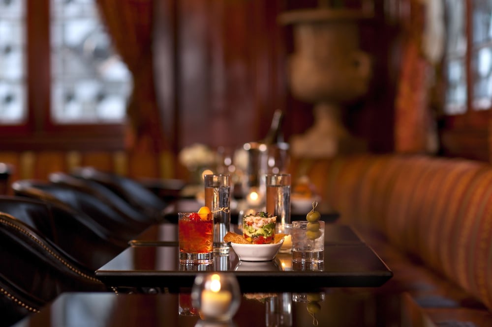 Hotel Bar