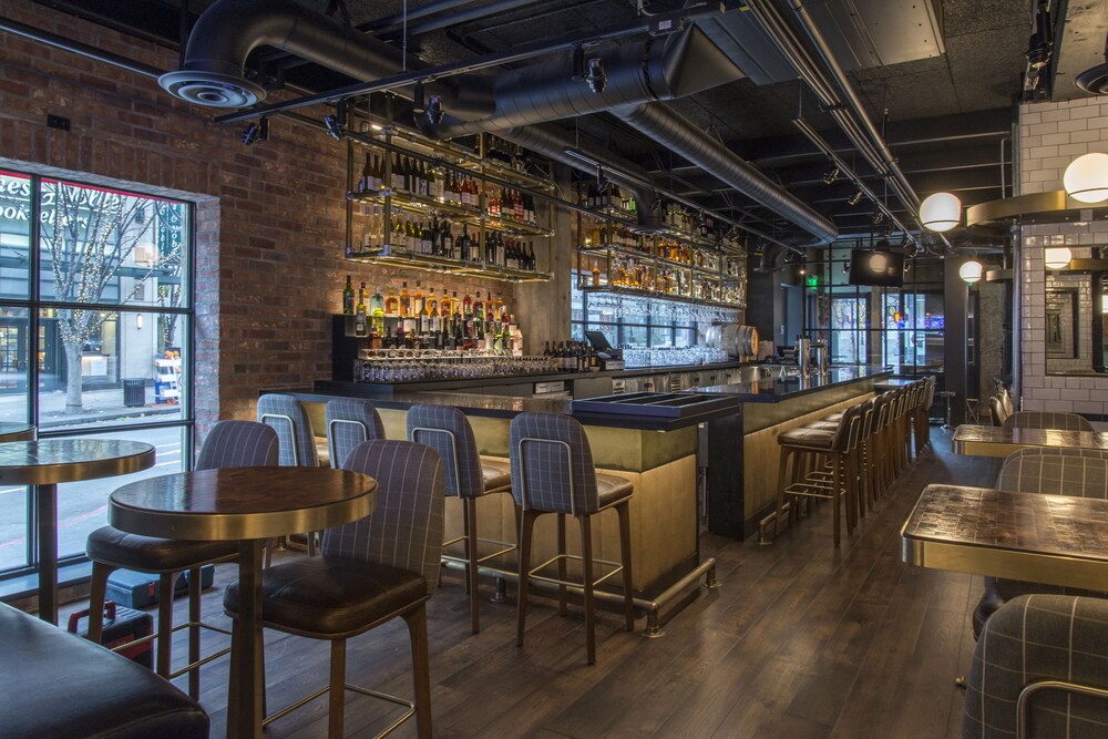 Hotel Bar