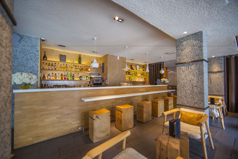 Hotel Bar