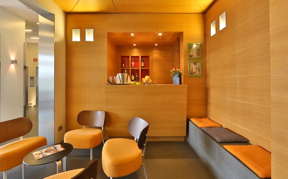 Hotel Bar