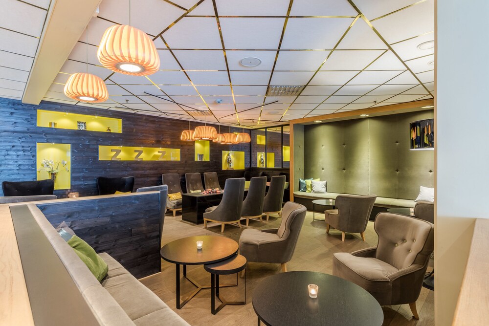 Hotel Lounge