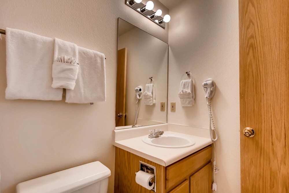 Room, 2 Bedrooms, Hot Tub - Bathroom